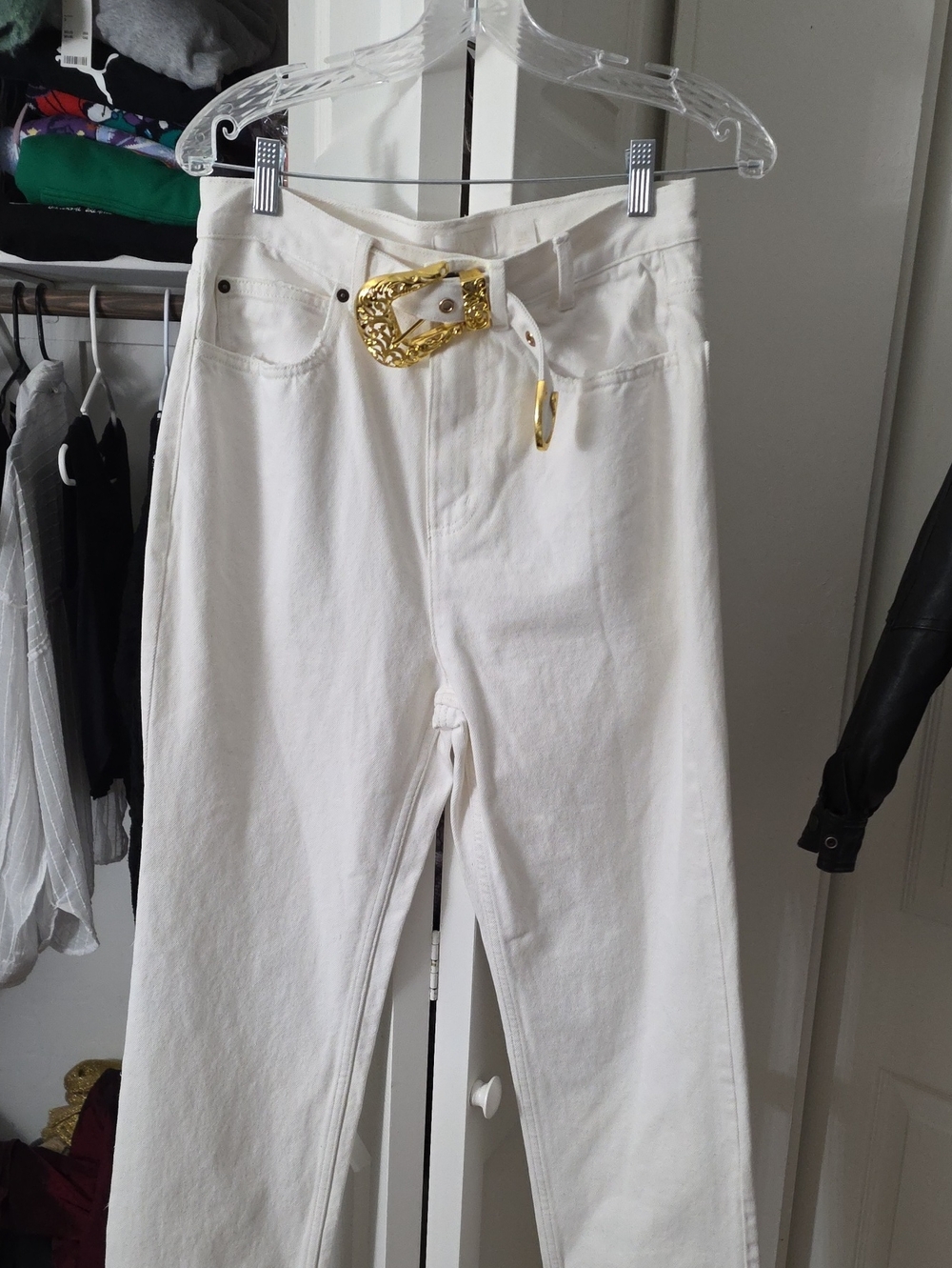 High-Rise White Jeans with Decorative Gold Buckle